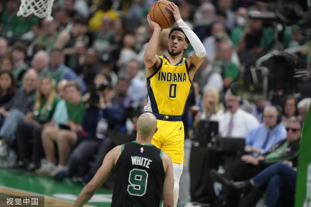 在篮板球的 在篮板球的